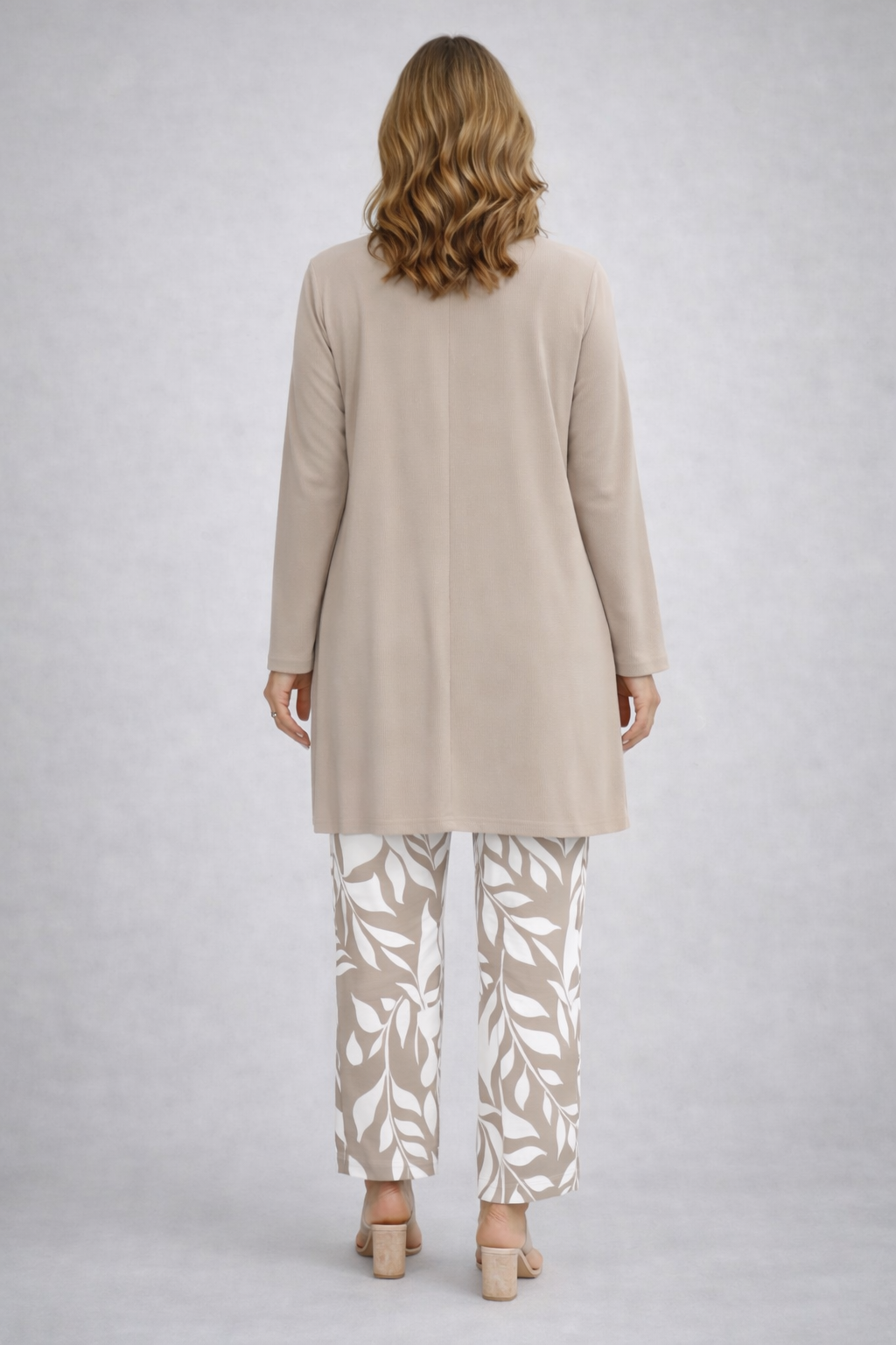 Marilena - Completo tre pezzi con cardigan lungo Crema