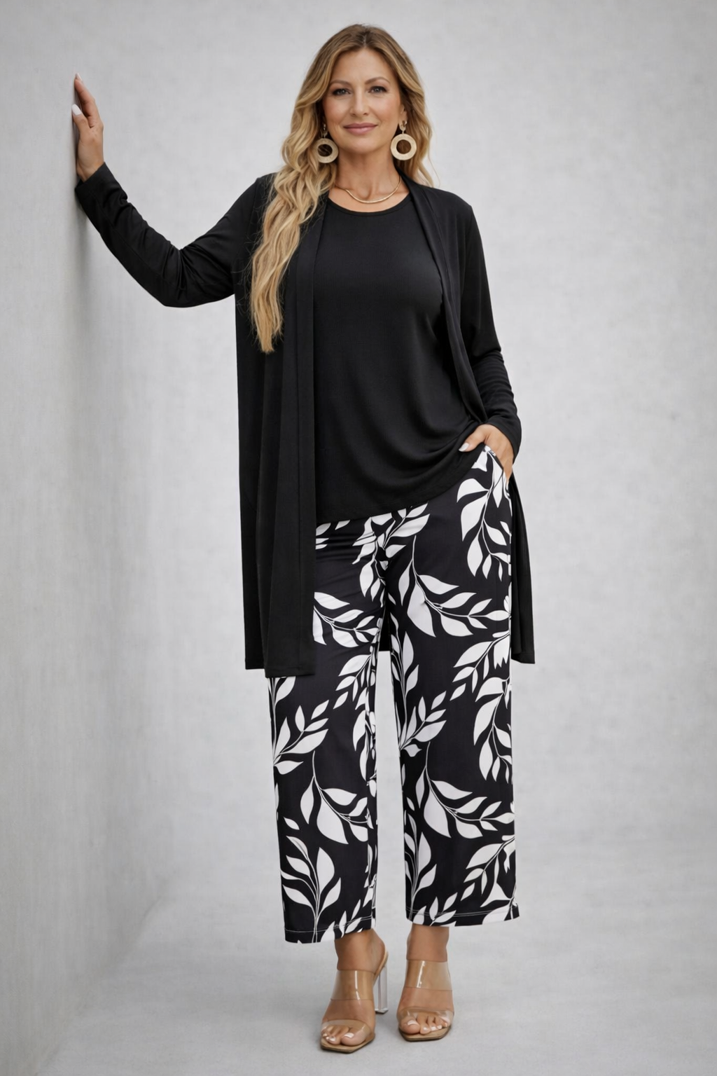 Vanda - Completo tre pezzi con cardigan lungo Bianco e Nero